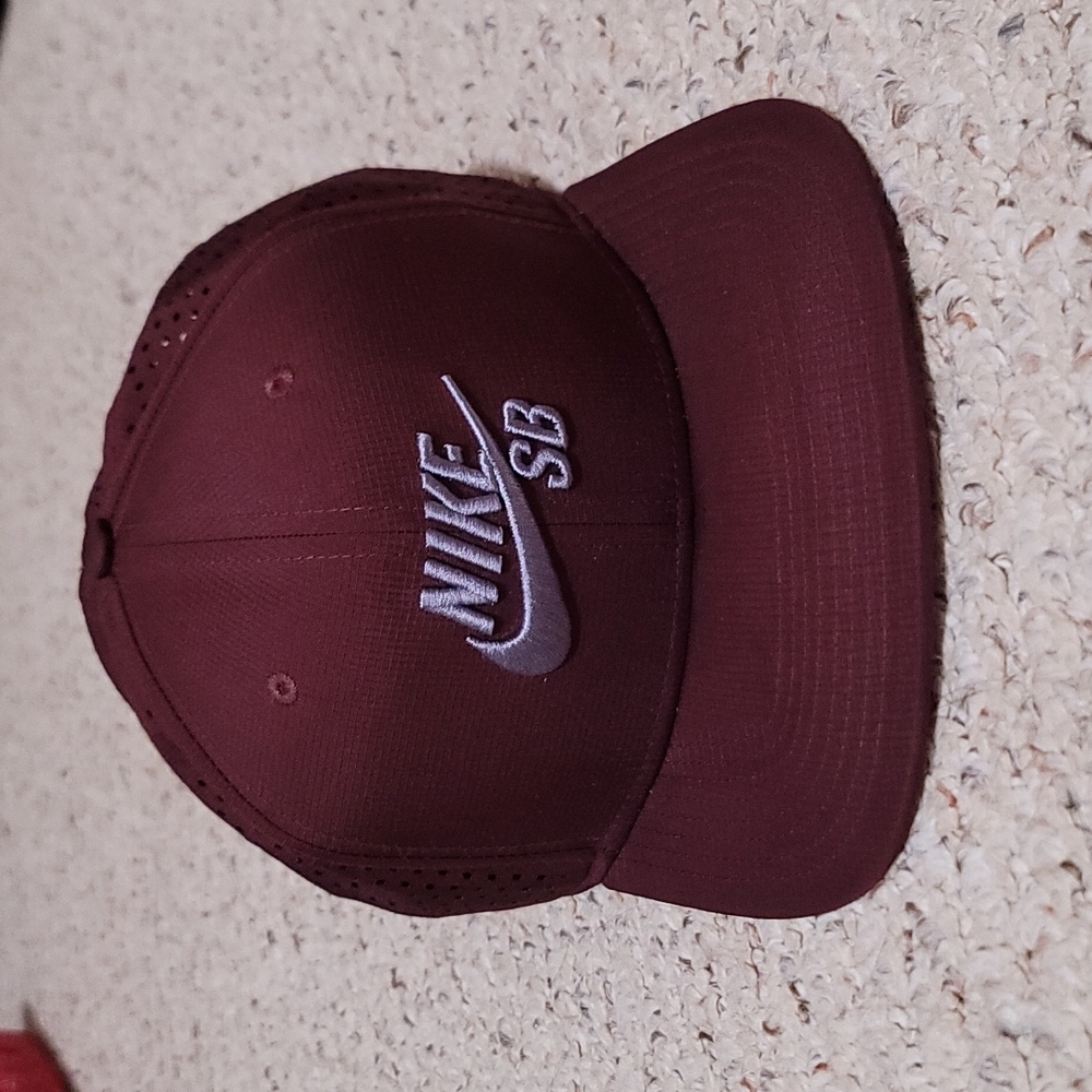 Nike SB Trucker Hat, Aerobill 1st Gen Snapback (Maroon)